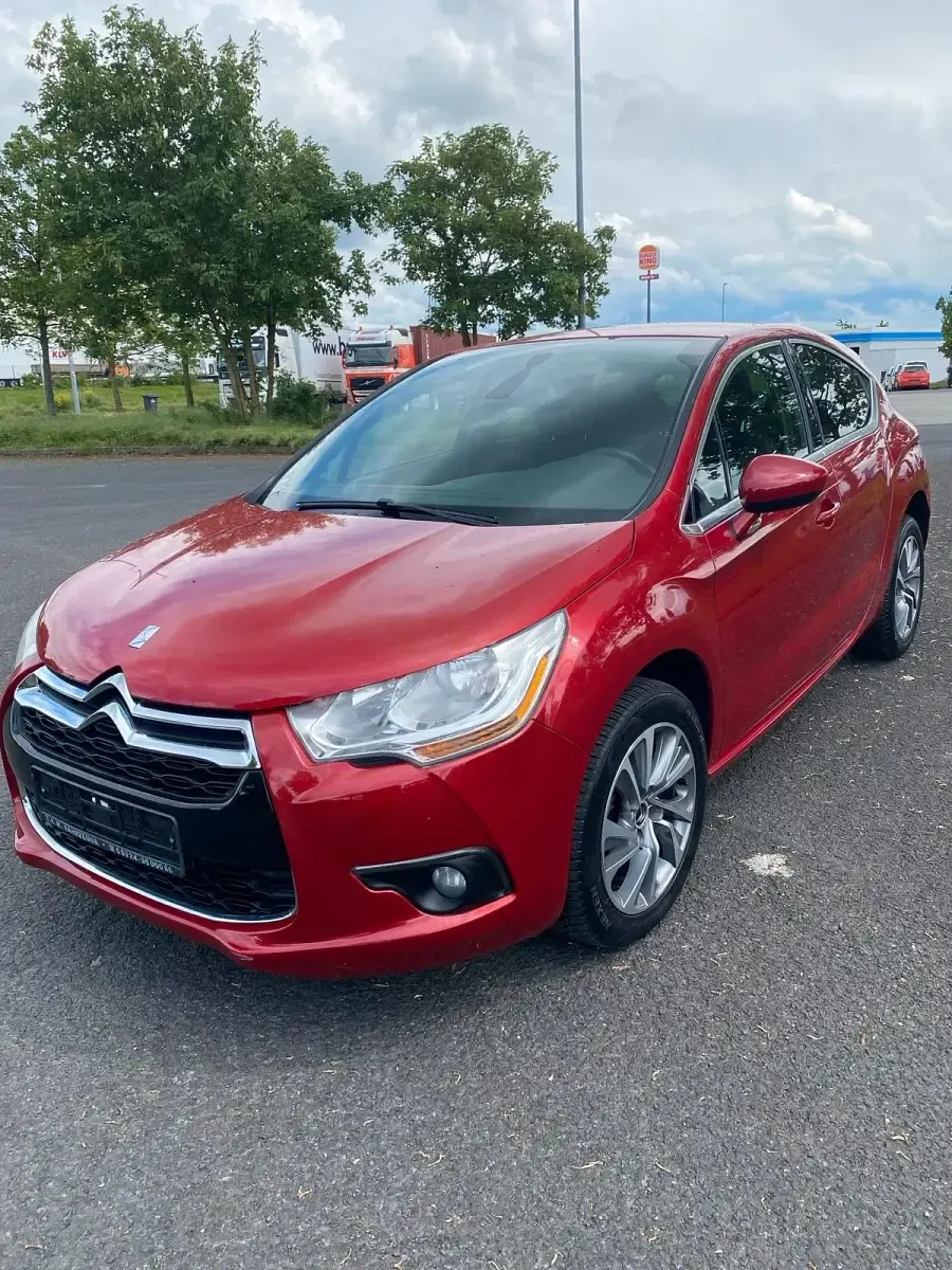Gebraucht Citroën DS4 120 PS (88 kW) 2012 Rot Kleinwagen