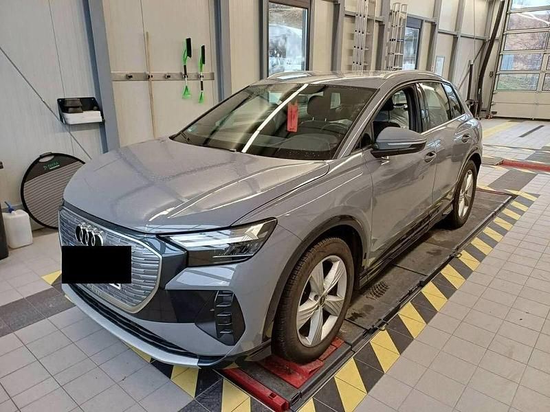 Grau Gebraucht 2023 Audi Q4 e-tron Advanced SUV | 29.900 € (Guter Preis) - Bild 1/4
