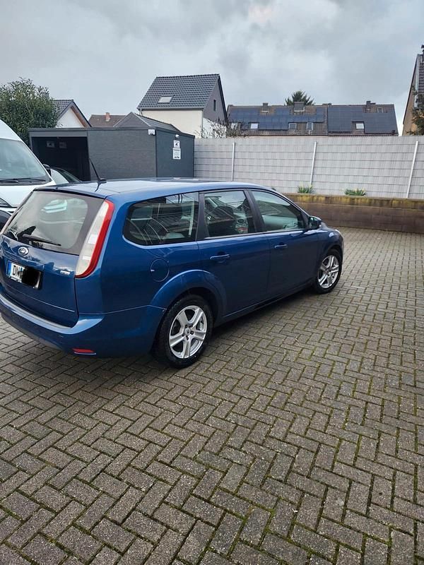 Gebraucht Ford Focus 2009 Blau Kombi