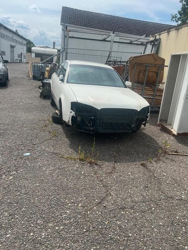 Weiß Gebraucht 1996 Audi A6 Limousine | 600 € - Bild 1/2