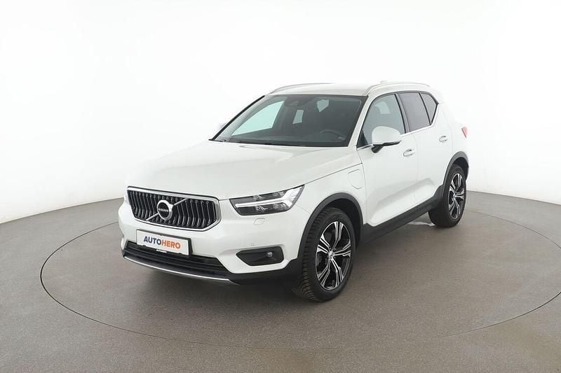 Weiß Gebraucht 2022 Volvo XC40 Inscription SUV | 31.350 € (Guter Preis) - Bild 1/3