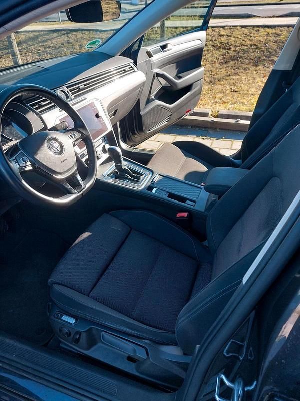 Gebraucht VW Passat 150 PS (110 kW) 2019 Schwarz Kombi