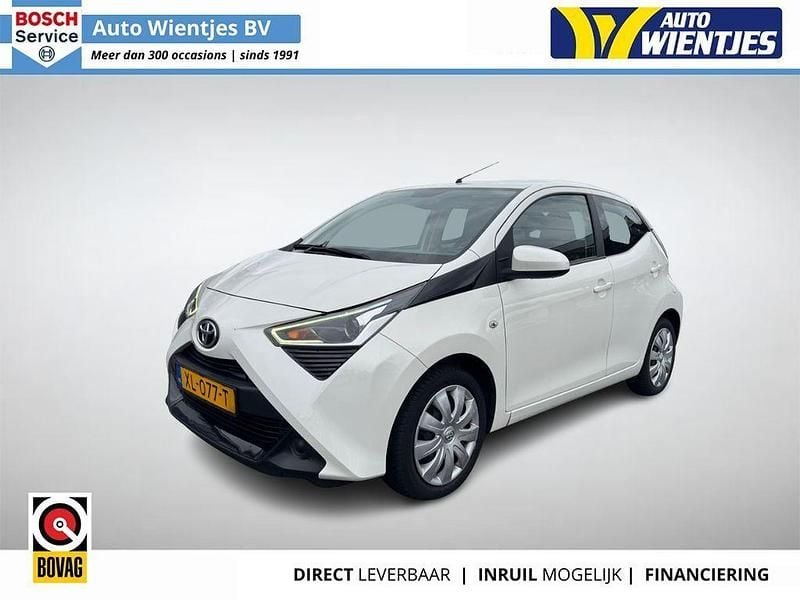Weiß Gebraucht 2019 Toyota Aygo X-play Kleinwagen | 10.450 € (Etwas zu teuer) - Bild 1/4
