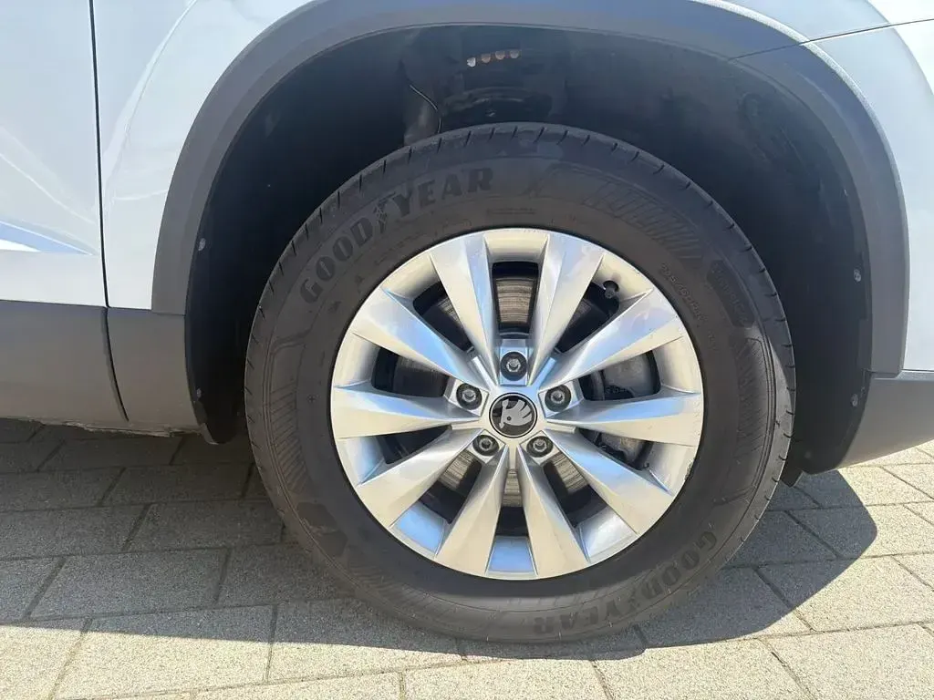 Używany Skoda Karoq Selection 150 KM (110 kW) 2025 Biały SUV
