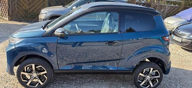 Neu Aixam Crossover Premium 2025 Saphirblaumetallic Kleinwagen