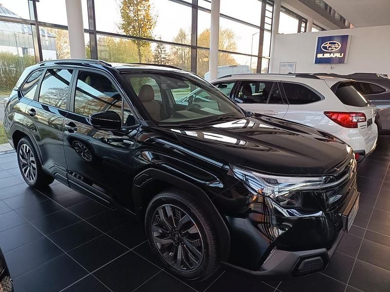 Neu Subaru Forester Platinum 150 PS (110 kW) 2025 Silber SUV