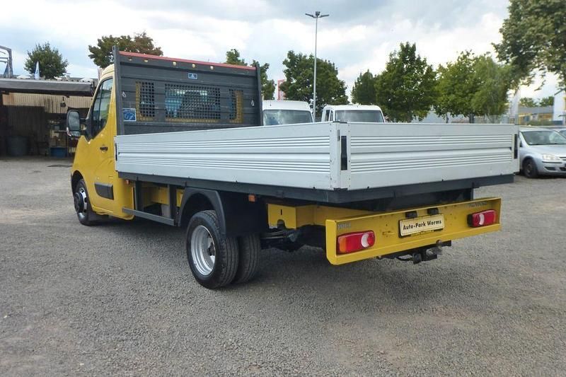 Gebraucht Opel Movano 131 PS (96 kW) 2021 Safrangelb/saffron yellow Van