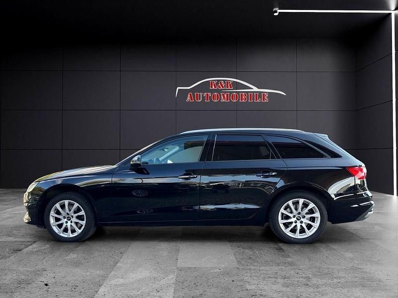 Second-hand Audi A4 Advanced 163 CP (119 kW) 2023 Negru Break