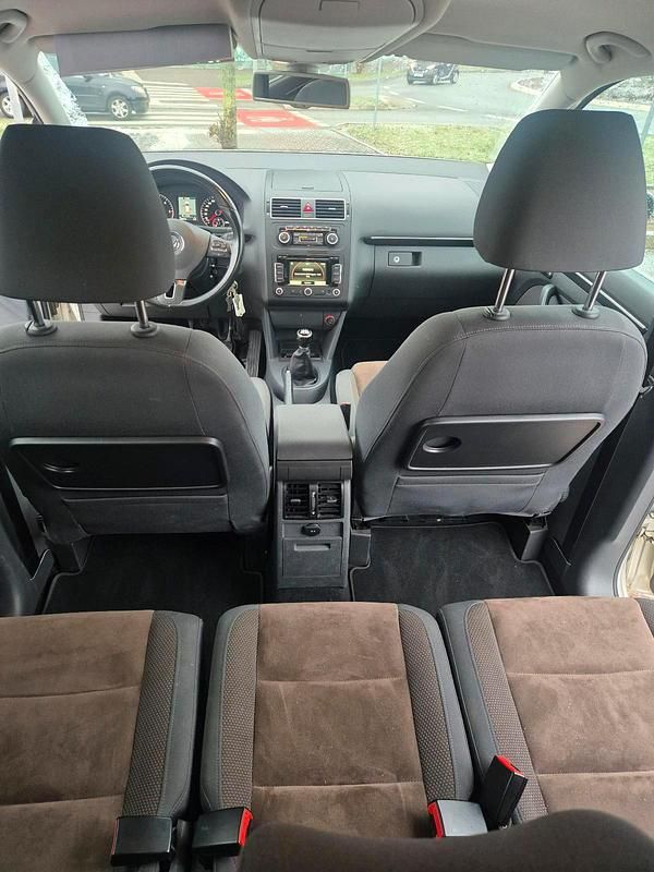 Gebraucht VW Touran Highline 140 PS (102 kW) 2012 Grau Van / Kleinbus