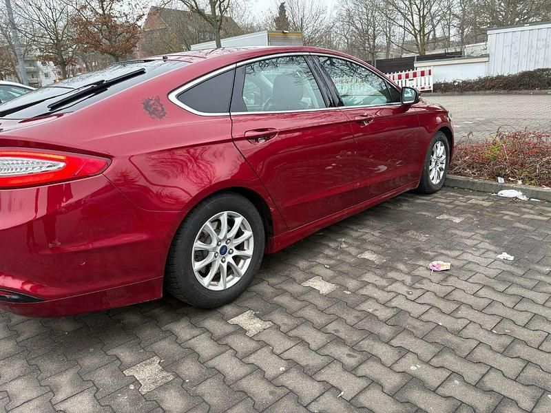 Gebraucht Ford Focus 120 PS (88 kW) 2016 Rot Limousine