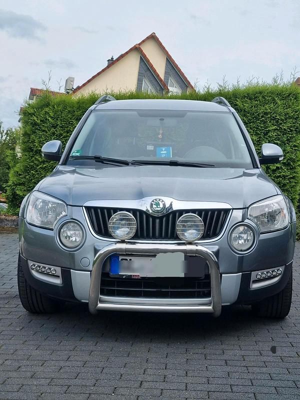 Grau Gebraucht 2012 Skoda Yeti SUV | 8.800 € (Etwas zu teuer) - Bild 1/4