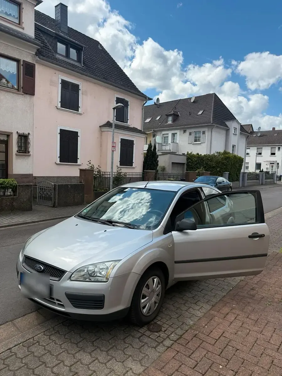 Second-hand Ford Focus 80 CP (58 kW) 2005 Gri Hatchback