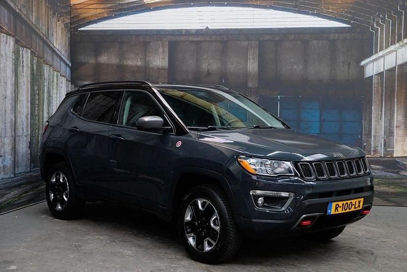 Grau Gebraucht 2017 Jeep Compass Trailhawk SUV | 16.950 € - Bild 1/4