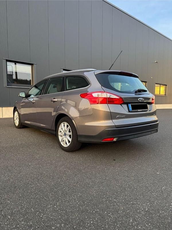 Używany Ford Focus Titanium 116 KM (85 kW) 2011 Brązowy Kombi