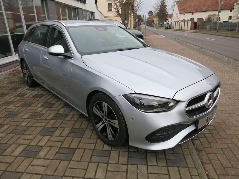 Gebraucht Mercedes C180 170 PS (125 kW) 2023 Hightechsilber metallic Kombi