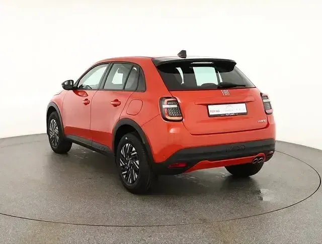 Neu Fiat 600 110 PS (80 kW) 2026 Orange SUV