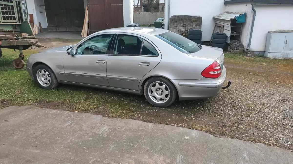 Gebraucht Mercedes E220 150 PS (110 kW) 2004 Grau Limousine