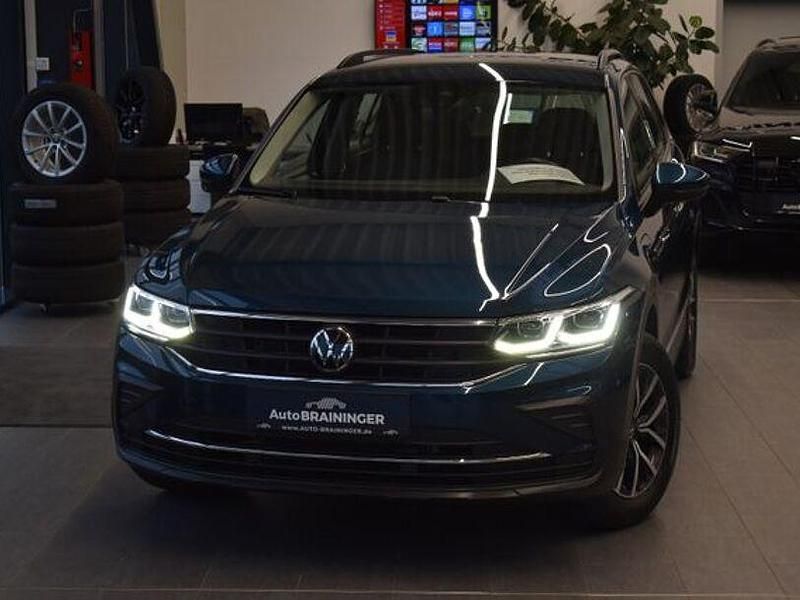 Blau Gebraucht 2022 VW Tiguan Life SUV | 22.980 € (Guter Preis) - Bild 1/4