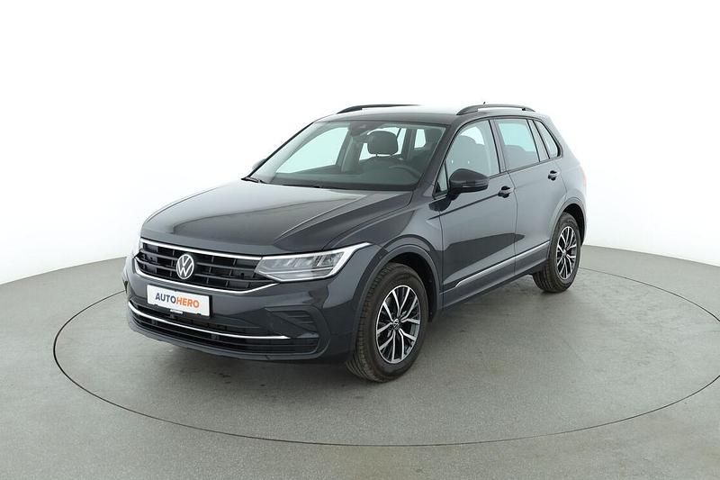 Grau Gebraucht 2024 VW Tiguan Life SUV | 30.640 € (Superpreis) - Bild 1/3