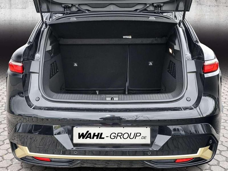 Gebraucht Renault Megane E-Tech Iconic 161 kW (219 PS) 2022 Black pearlschwarz metallic, Limousine