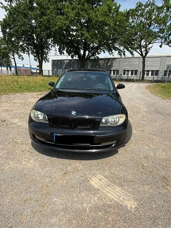 Gebraucht BMW 116 122 PS (89 kW) 2010 Schwarz Kleinwagen