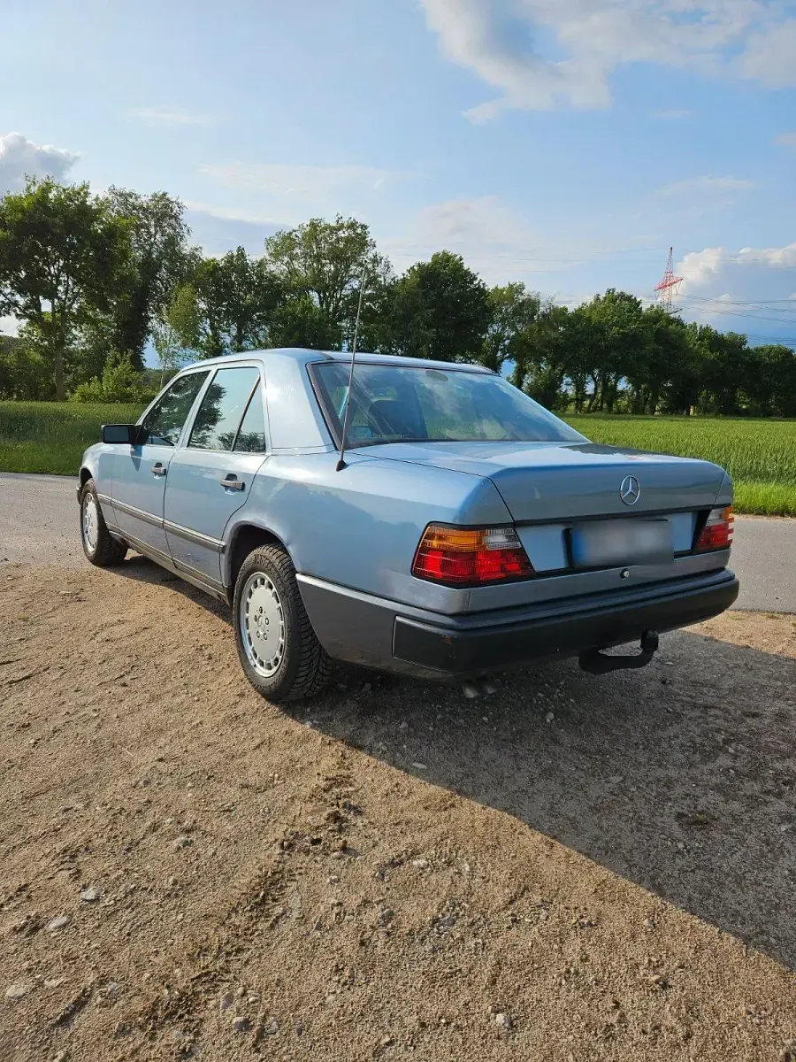 Gebraucht Mercedes 300 109 PS (80 kW) 1987 Blau Limousine