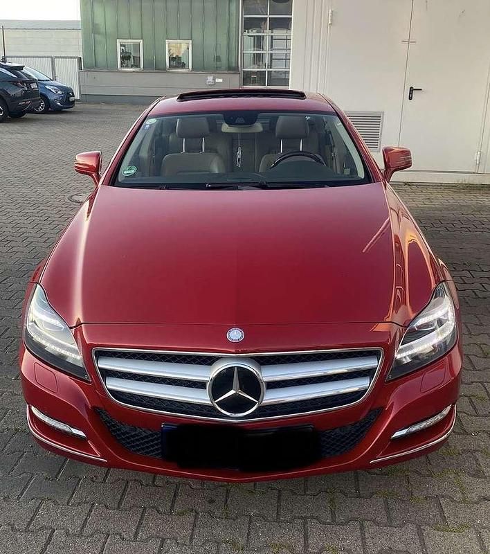 Rot Gebraucht 2011 Mercedes CLS350 Edition 1 Coupé | 18.600 € (Fairer Preis) - Bild 1/4