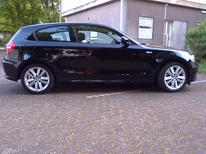 Gebraucht BMW 116 Advantage 116 PS (85 kW) 2012 Schwarz Kleinwagen