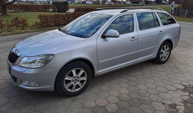 Gebraucht Skoda Octavia Ambiente 122 PS (89 kW) 2011 Silber Kombi