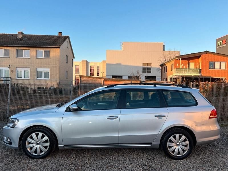 Gebraucht VW Passat 140 PS (102 kW) 2012 Grau Kombi