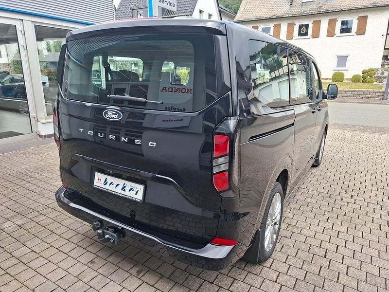 Gebraucht Ford Tourneo Titanium 150 PS (110 kW) 2024 Schwarz Van / Kleinbus