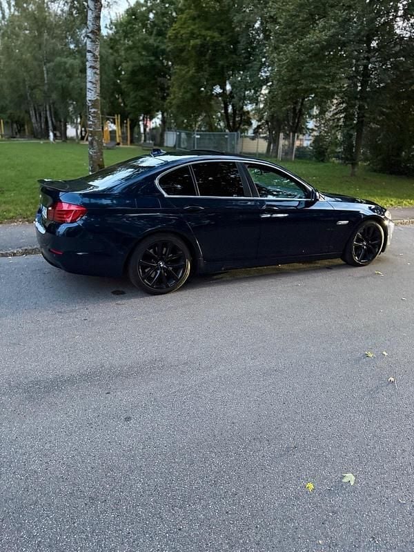 Blau Gebraucht 2010 BMW 525 Limousine | 9.800 € (Fairer Preis) - Bild 1/4