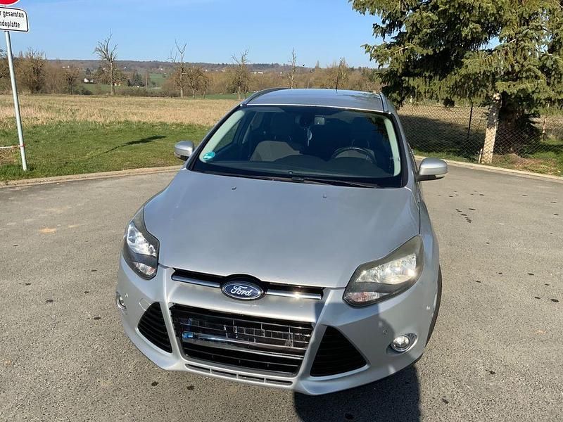 Gebraucht Ford Focus Titanium 125 PS (91 kW) 2013 Silber Kombi