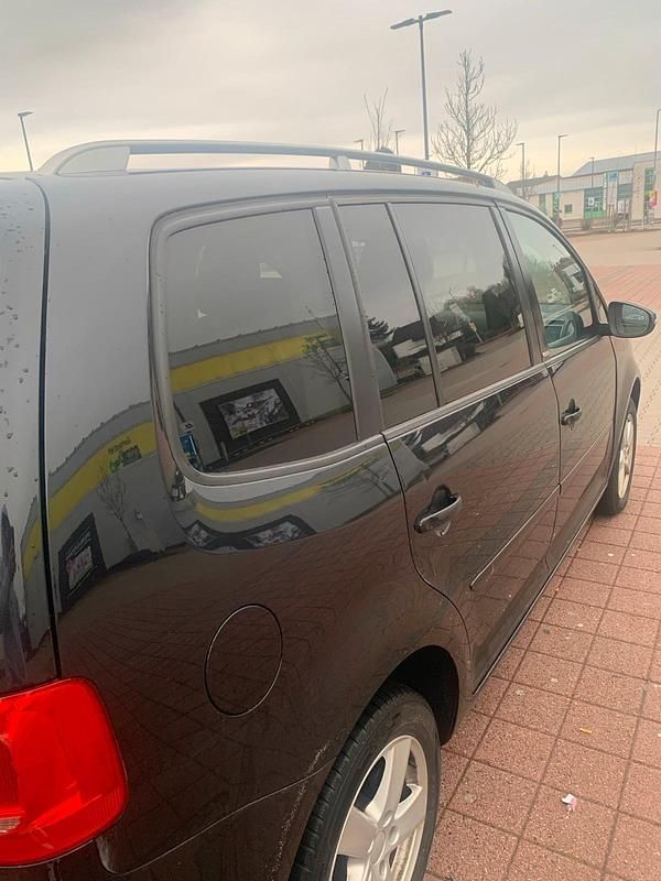 Gebraucht VW Touran 140 PS (102 kW) 2012 Schwarz Van / Kleinbus