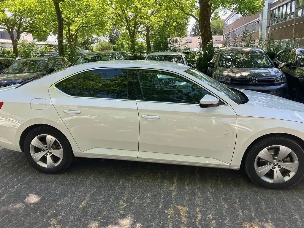 Gebraucht Skoda Superb Ambition 218 PS (160 kW) 2021 Weiß Limousine