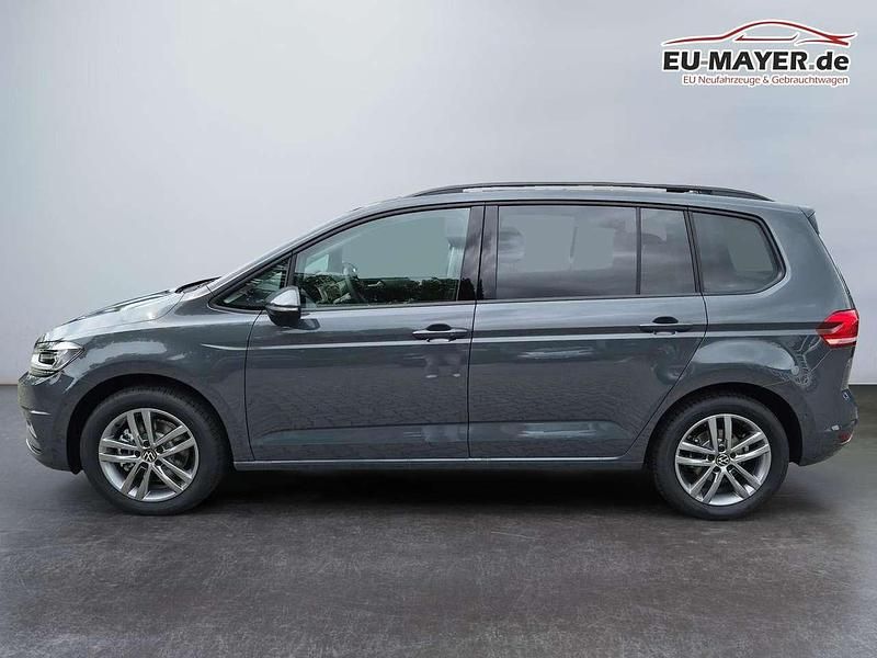 Neu VW Touran 150 PS (110 kW) 2026 Dolphin grau metallic/grau Van / Kleinbus
