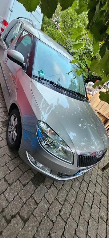 Grau Gebraucht 2014 Skoda Roomster Plus Edition Kombi | 6.750 € (Fairer Preis) - Bild 1/4