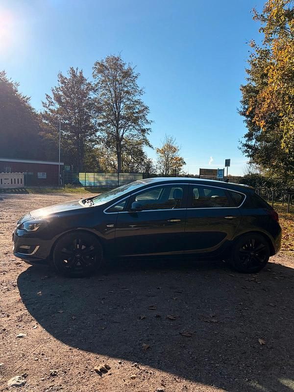 Gebraucht Opel Astra 179 PS (131 kW) 2013 Schwarz Limousine