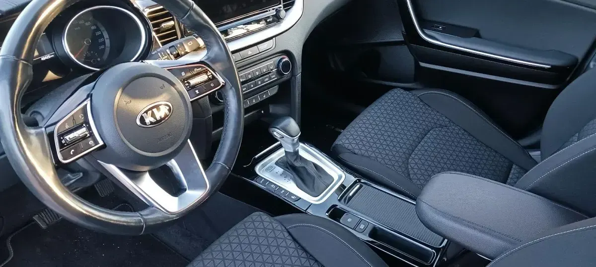 Gebraucht Kia Ceed Spirit 159 PS (116 kW) 2021 Blau Kleinwagen