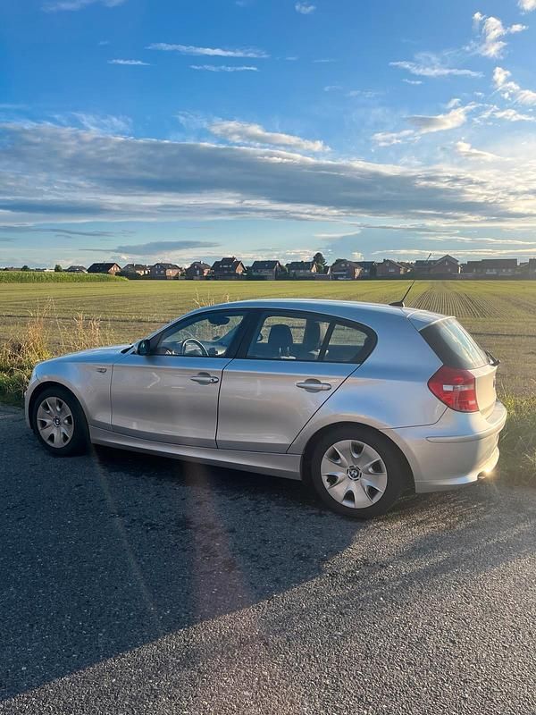Silber Gebraucht 2008 BMW 116 Kleinwagen | 2.900 € - Bild 1/4