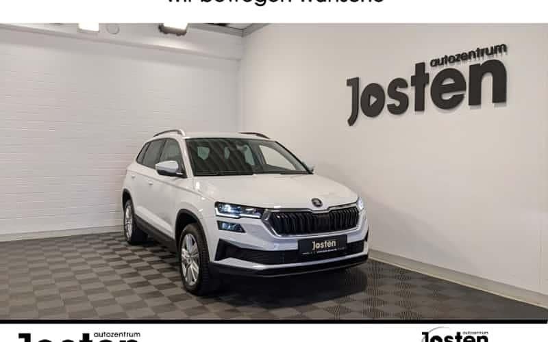 Weiß Gebraucht 2024 Skoda Karoq Selection SUV | 29.690 € (Superpreis) - Bild 1/4