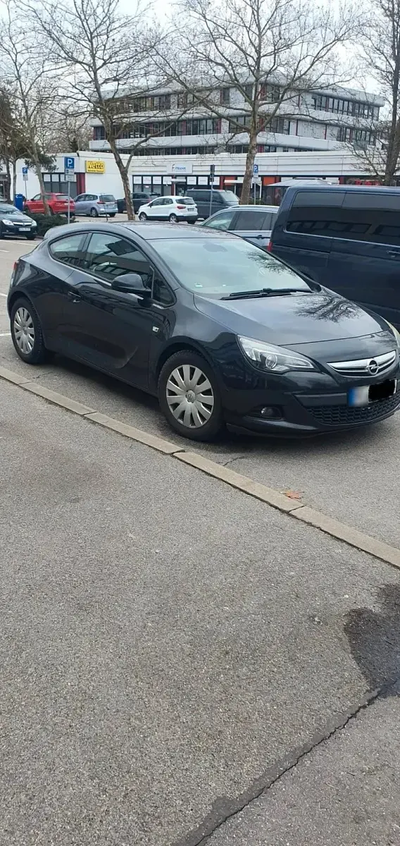Gebraucht Opel Astra GTC 140 PS (102 kW) 2013 Schwarz Coupé
