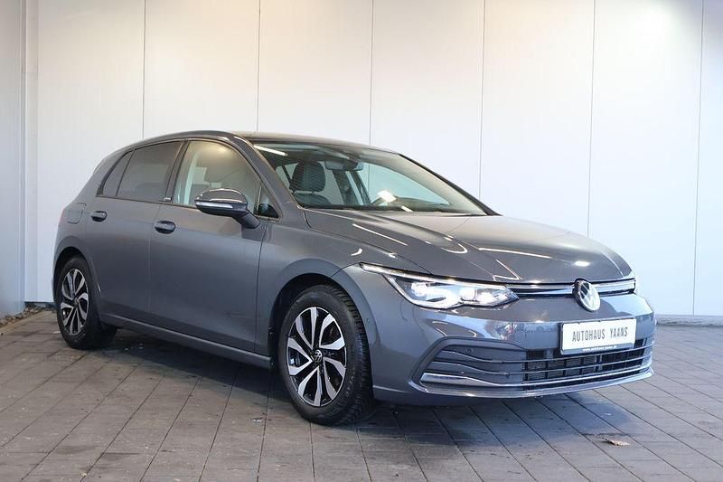 Gebraucht VW Golf VIII Active 150 PS (110 kW) 2022 Grau Limousine