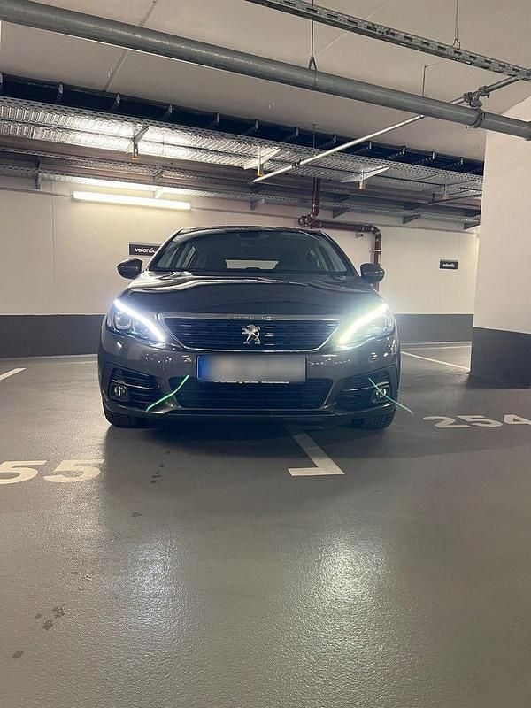 Gebraucht Peugeot 308 131 PS (96 kW) 2021 Grau Kombi