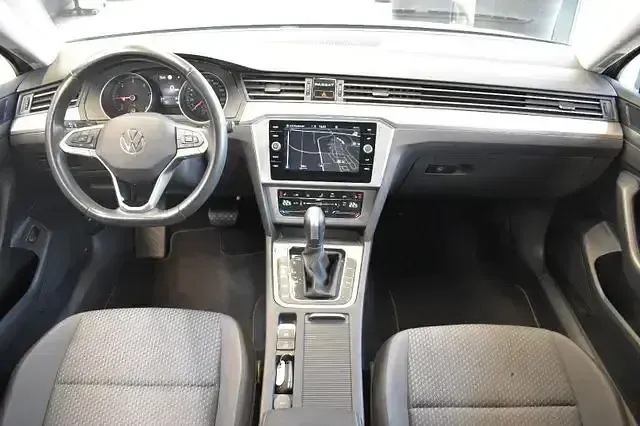 Gebraucht VW Passat 150 PS (110 kW) 2022 Silber Kombi