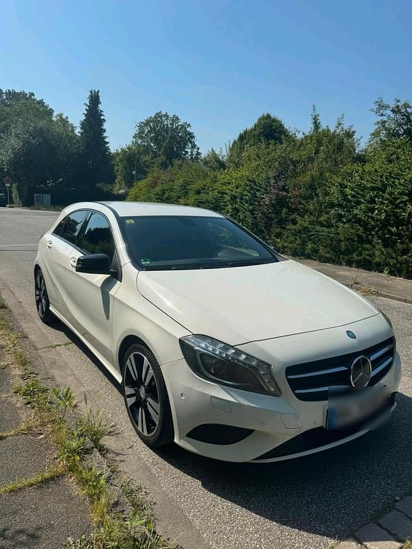Weiß Gebraucht 2014 Mercedes A200 Coupé | 13.500 € (Guter Preis) - Bild 1/4