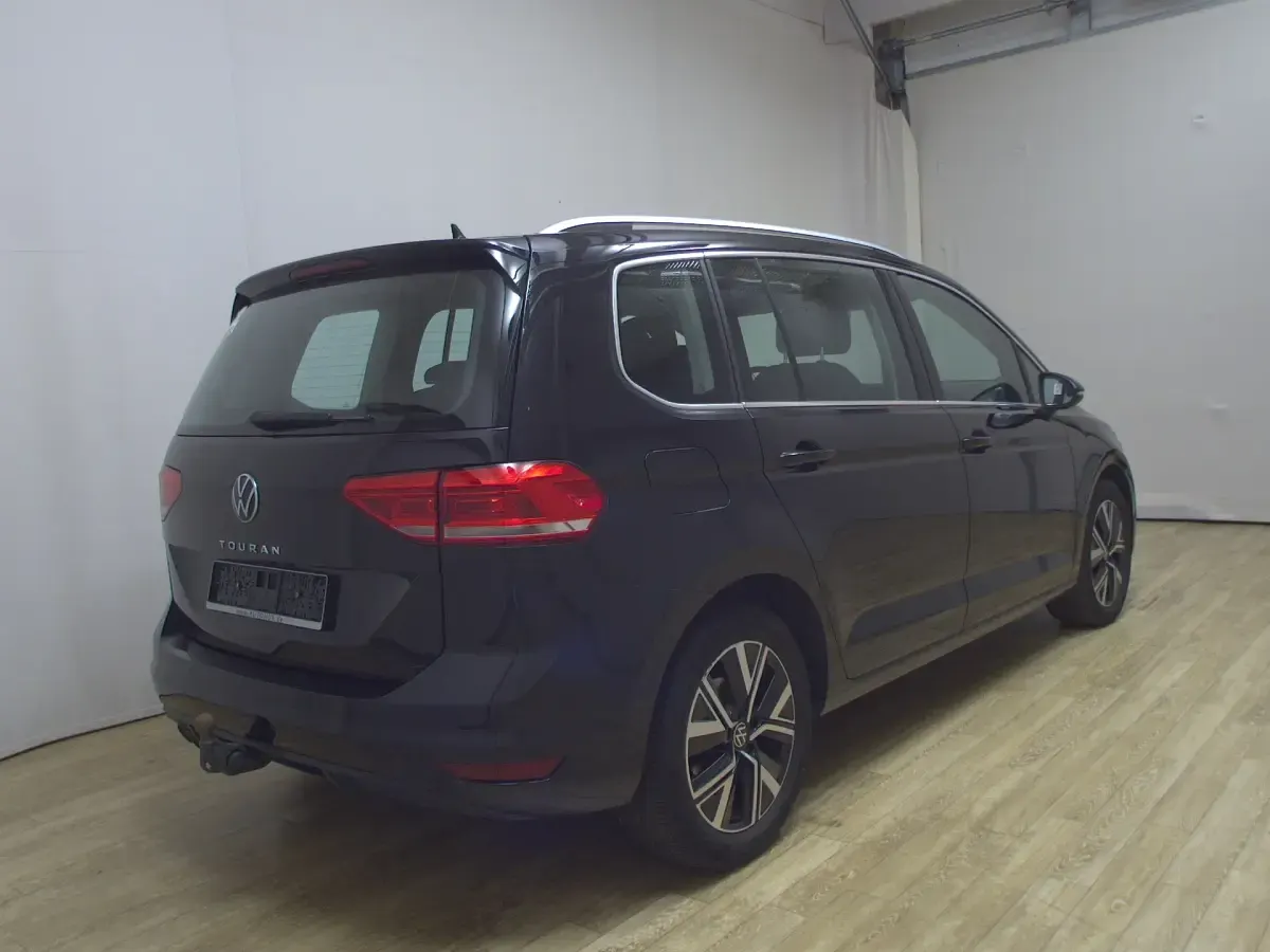 Gebraucht VW Touran Highline 150 PS (110 kW) 2022 Schwarz Van / Kleinbus