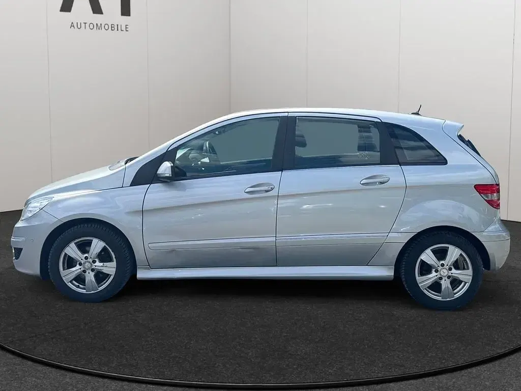Gebraucht Mercedes B180 116 PS (85 kW) 2010 Silber Van / Kleinbus