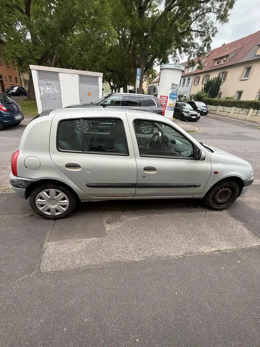 Gebraucht Renault Clio 75 PS (55 kW) 2000 Silber Kleinwagen