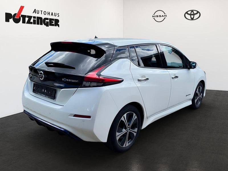 Gebraucht Nissan Leaf Tekna 110 kW (150 PS) 2020 Pearl white perleffekt Kleinwagen